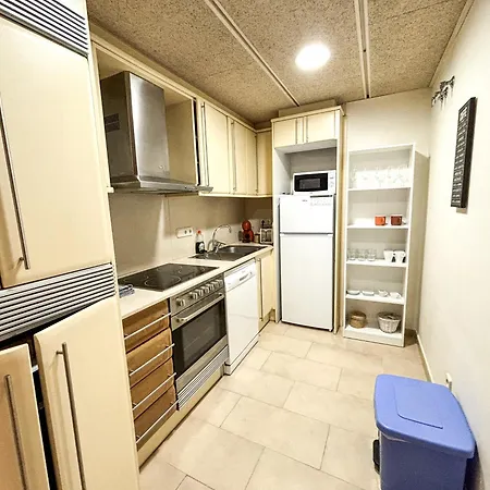 Two Bedroom Behind The Rambla Apartament *